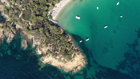 Französische-Riviera-Küste-Frankreich-Luftaufnahme-Des-Strandes-Layet-Und-Der-Felsigen-Calanques